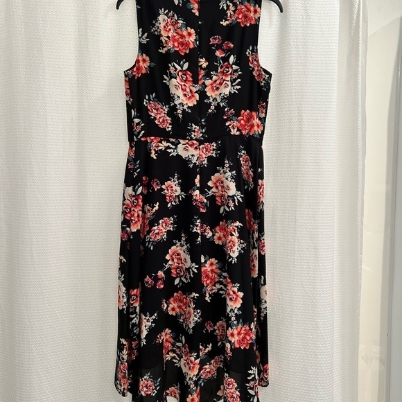 Elle Dress Black with Floral Print Size 6 NWT - Picture 3 of 4